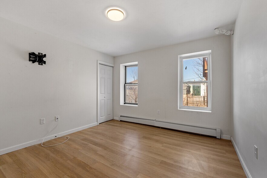 More Photos Of 13 Groton Pl, Worcester Apartments For Sale