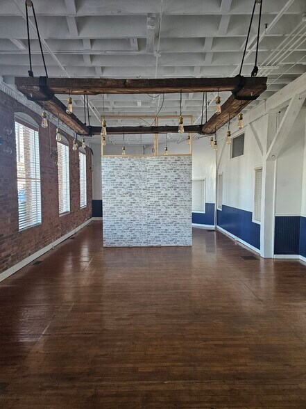 More Photos Of 315 W Solomon St, Griffin Office For Sale