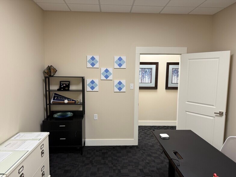 More Photos Of 3345 Highway 5 N, Bryant Office For Lease