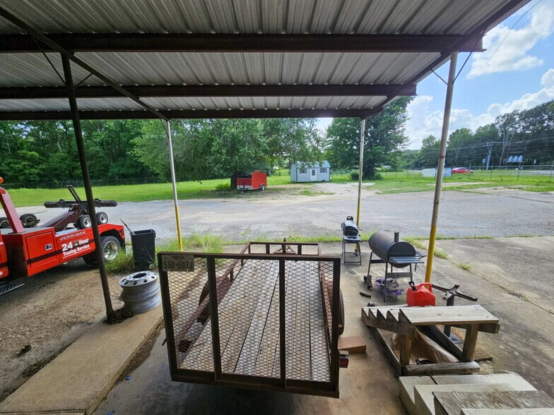 More Photos Of 1420 E Palestine Ave, Palestine Flex For Sale