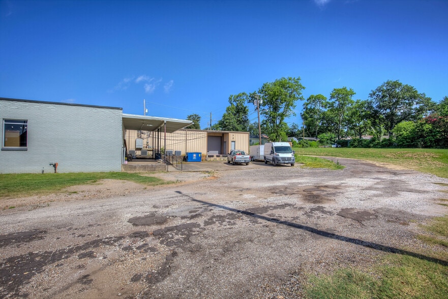 More Photos Of 107 E Locust, Winnsboro Office For Sale