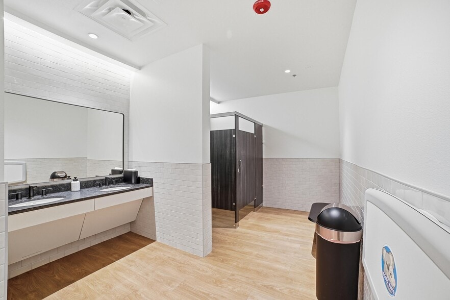 More Photos Of 410 S Paschall Rd, Sunnyvale Specialty For Sale