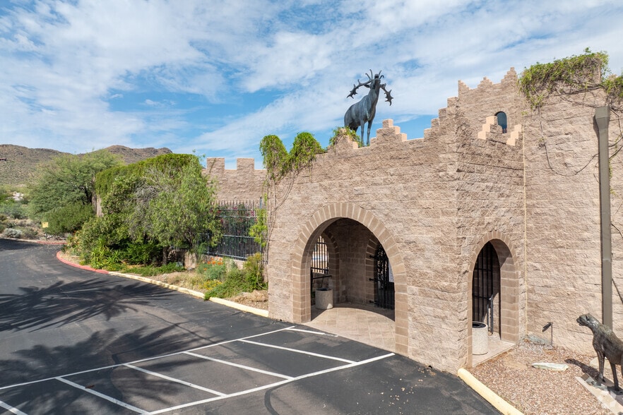 More Photos Of 4800 W Gates Pass Rd, Tucson Specialty For Sale