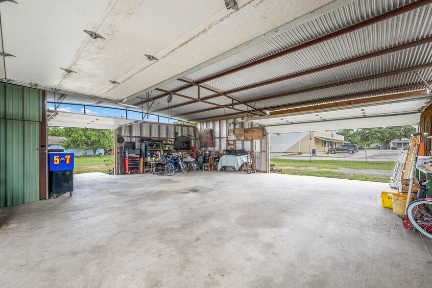 More Photos Of 1421 2nd St, Pleasanton Auto Repair For Sale