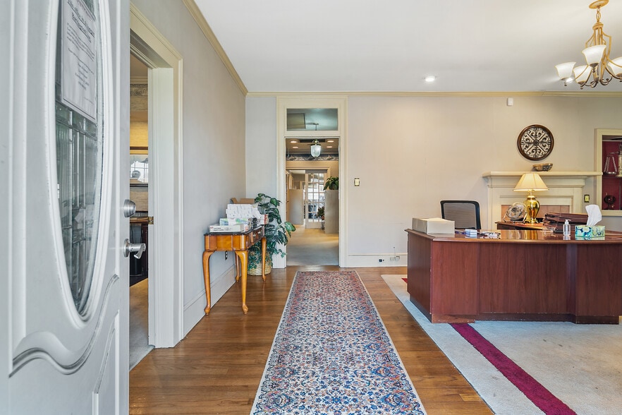 More Photos Of 127 S Cool Spring St, Fayetteville Office For Sale