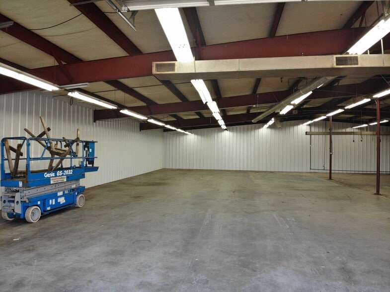 More Photos Of 1552 Columbia Ave, Franklin Manufacturing For Lease