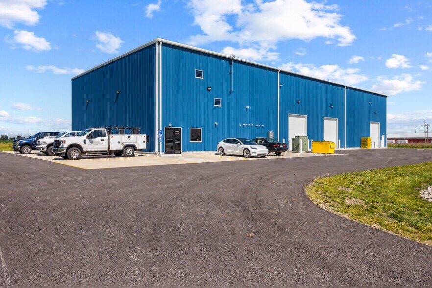 More Photos Of 19 Fort Monroe Industrial Pkwy, Monroeville Warehouse For Sale