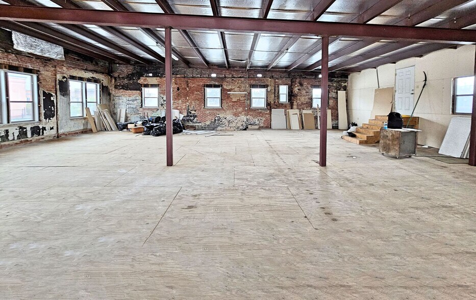 More Photos Of 109-111 N River St, Seguin Office For Sale