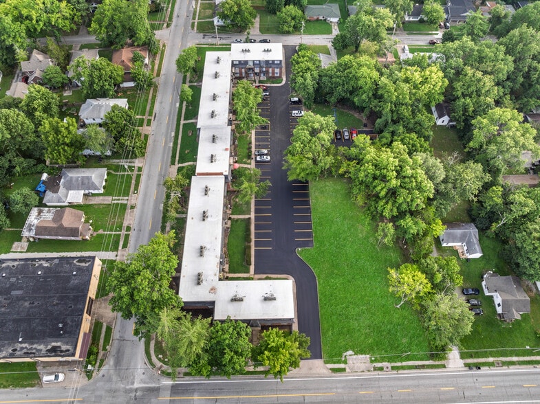 More Photos Of 400 N Oakland Ave, Carbondale Apartments For Sale