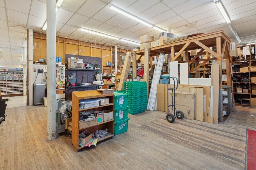 More Photos Of 314 N Penn Ave, Independence Freestanding For Sale