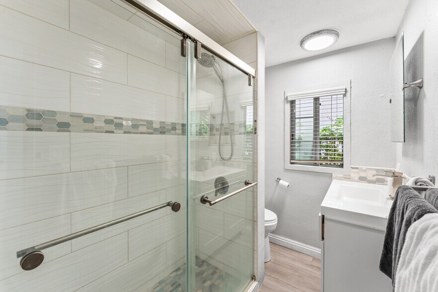 More Photos Of 126 E Balboa Blvd, Newport Beach Multifamily For Sale