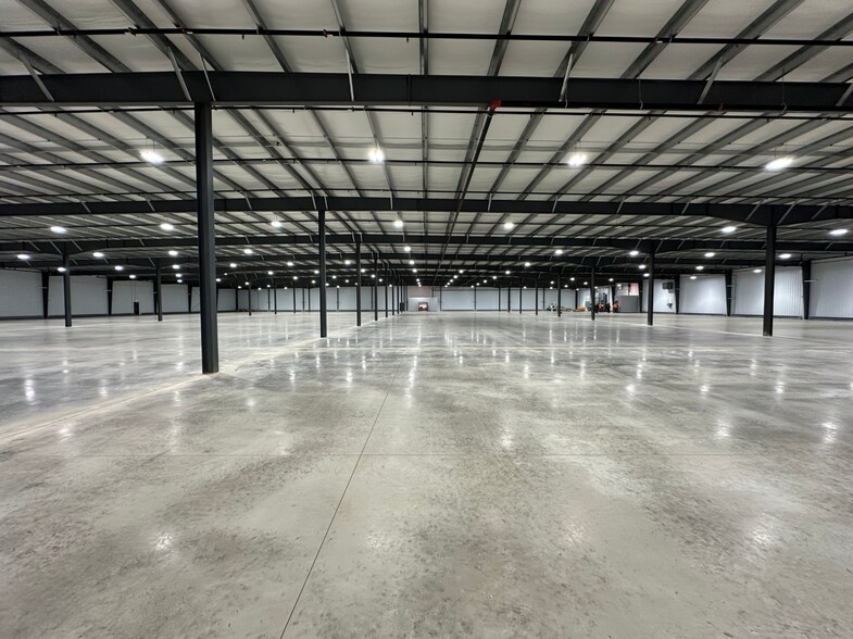 More Photos Of 990 Haines Blvd, Sturgis Distribution For Lease