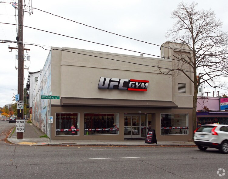 Primary Photo Of 6516 NE Roosevelt Way, Seattle Storefront For Lease