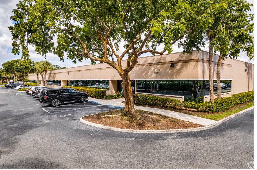 More Photos Of 751 Park of Commerce Dr, Boca Raton Research And Development For Lease