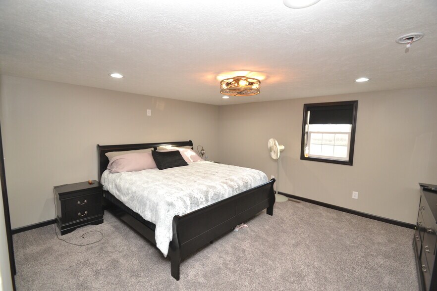More Photos Of 3247 E State Road 28, Tipton Warehouse For Sale