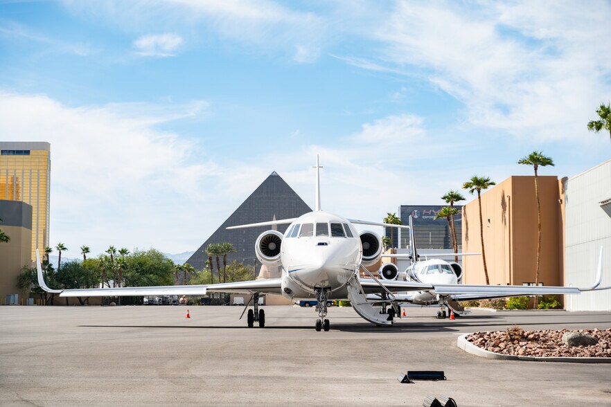 More Photos Of 155 E Reno Ave, Las Vegas Airplane Hangar For Lease
