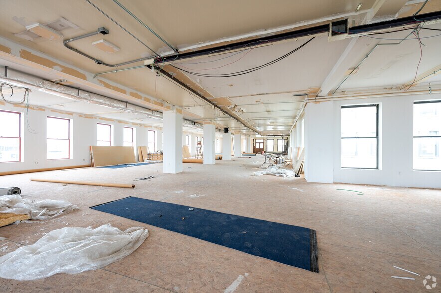 More Photos Of 1106 Meridian St, Anderson Office For Lease