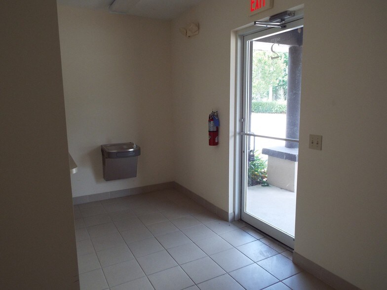 More Photos Of 4390 NE 35th St, Ocala Office Residential For Lease