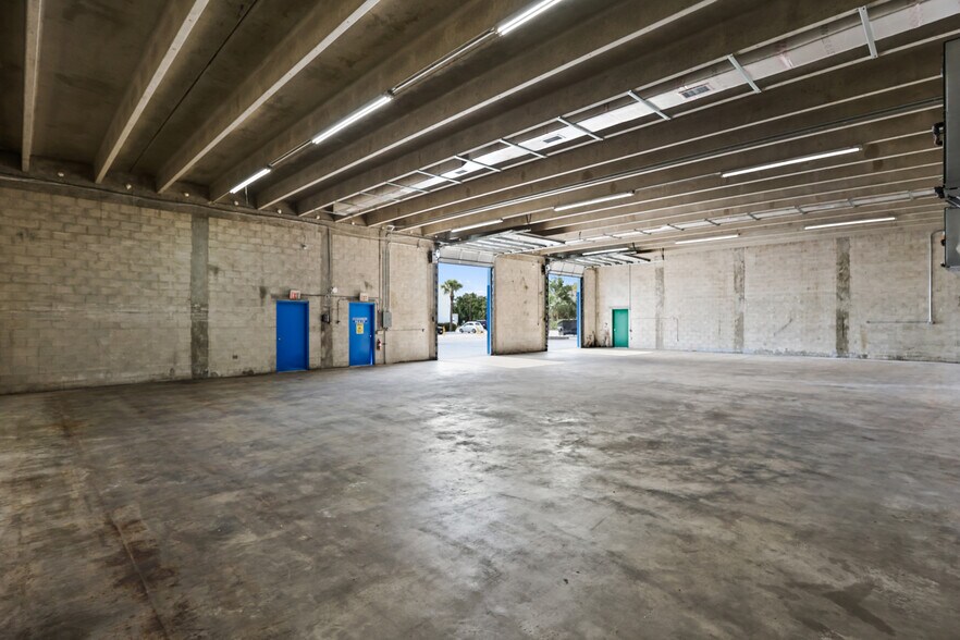 More Photos Of 2605 Kelly Ln, Lake Worth Light Distribution For Lease