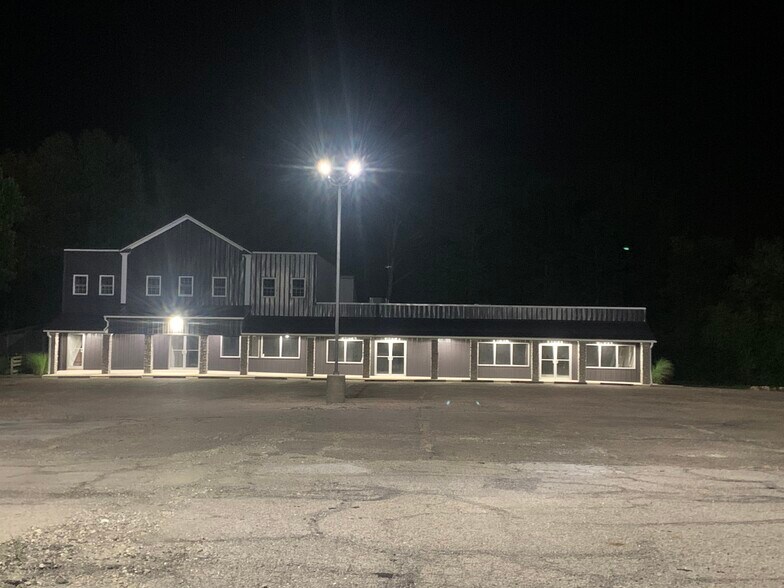 More Photos Of 8733-8737 Mayfield Rd, Chesterland Freestanding For Lease