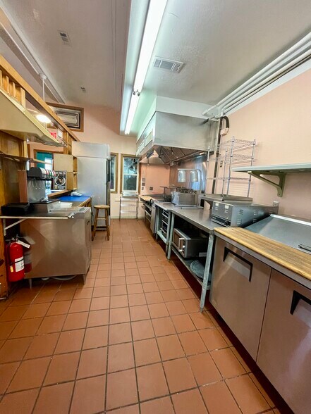 More Photos Of 25202 Island Pines Dr, Waves Restaurant For Sale