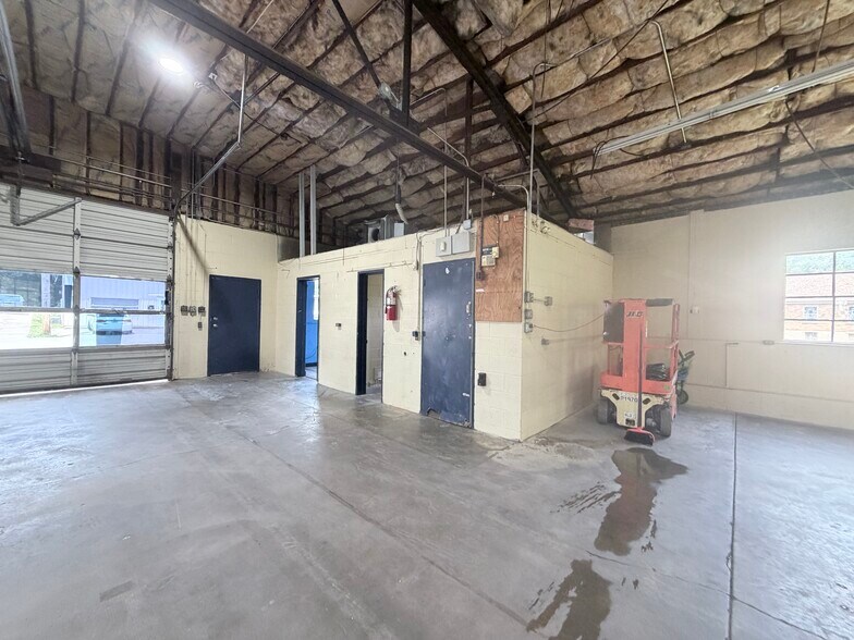 More Photos Of 209 N Estill Ave, Richmond Warehouse For Lease