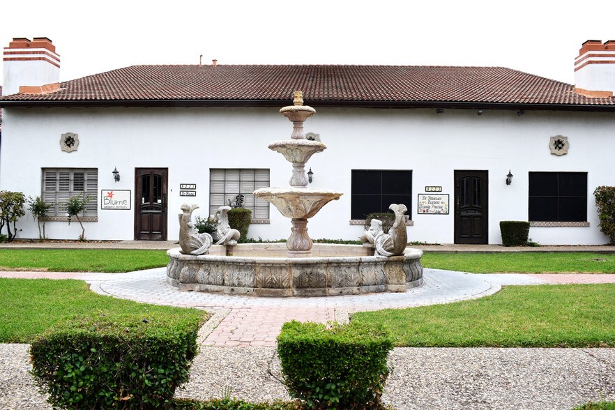 More Photos Of 8201-8255 Fredericksburg Rd, San Antonio Medical For Sale