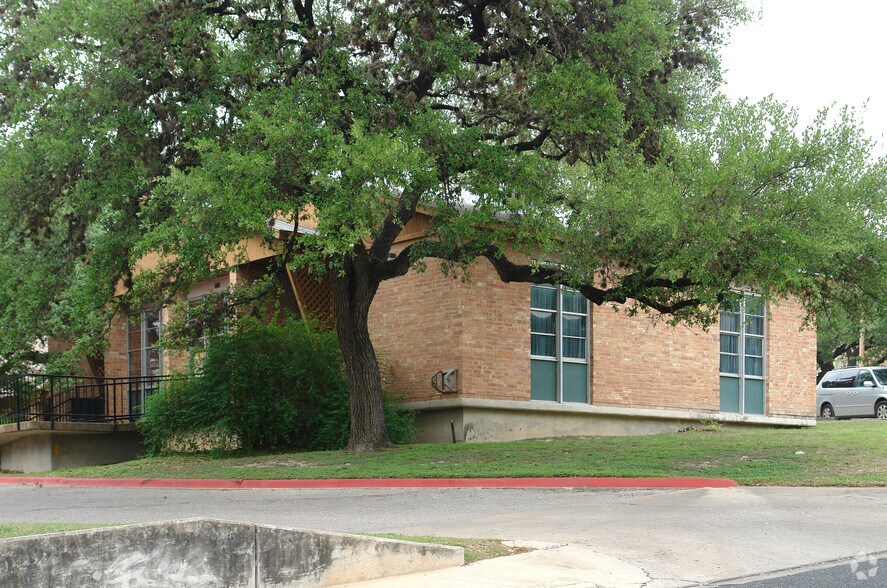 More Photos Of 400 W Live Oak St, Austin Rehabilitation Center For Sale