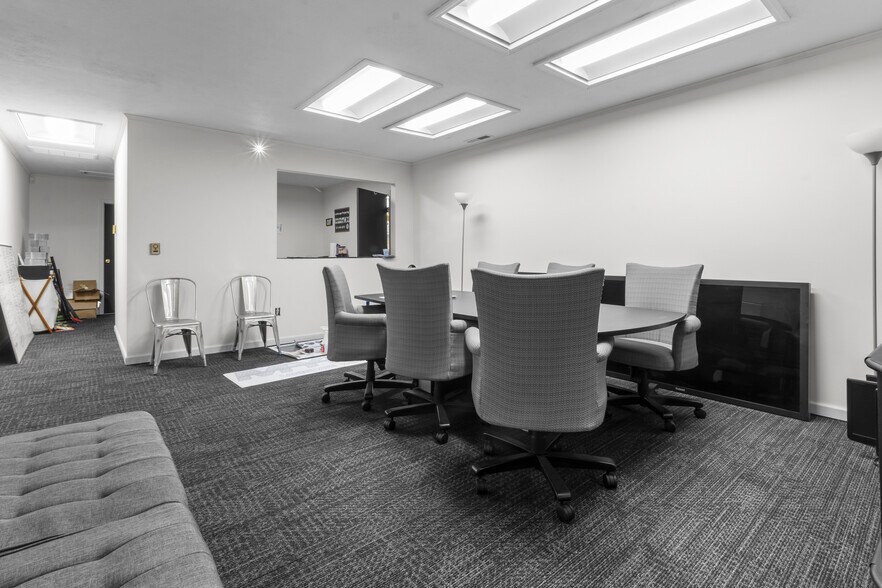 More Photos Of 2214-2228 E 44th St, Indianapolis Warehouse For Sale