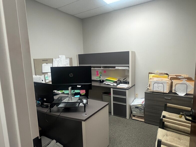 More Photos Of 16540 Pointe Village Dr, Lutz Storefront Retail Office For Lease