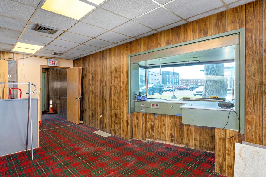 More Photos Of 532 E Walnut St, Springfield Freestanding For Sale