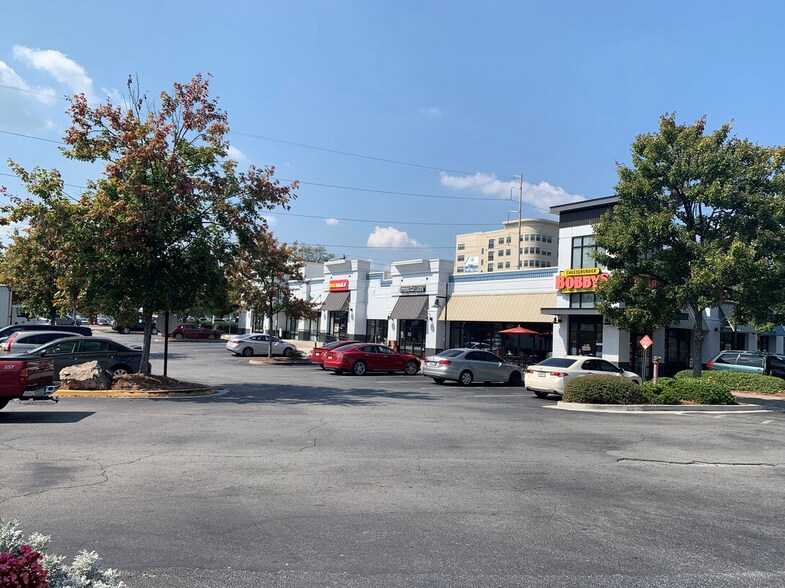 More Photos Of 5975 Roswell Rd NE, Sandy Springs Unknown For Lease