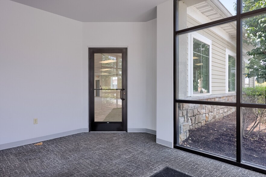 More Photos Of 84 Doe Run Rd, Manheim Medical For Lease