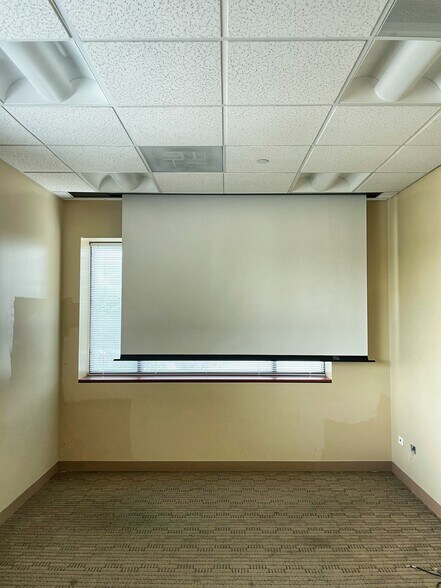 More Photos Of 9000 Waukegan Rd, Morton Grove Medical For Lease