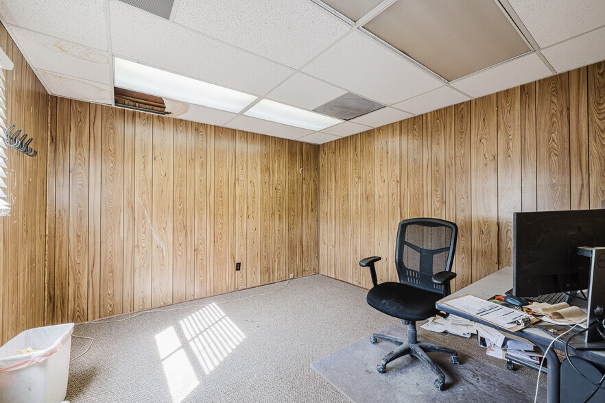 More Photos Of 824 Poplar St, Carlin Industrial For Sale