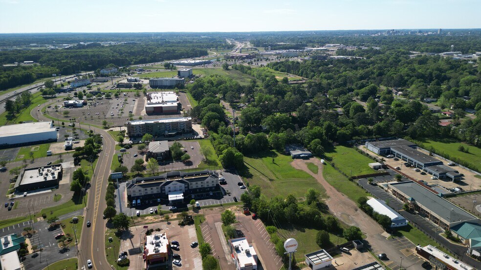 More Photos Of 307 S Pearson Rd, Pearl Freestanding For Lease