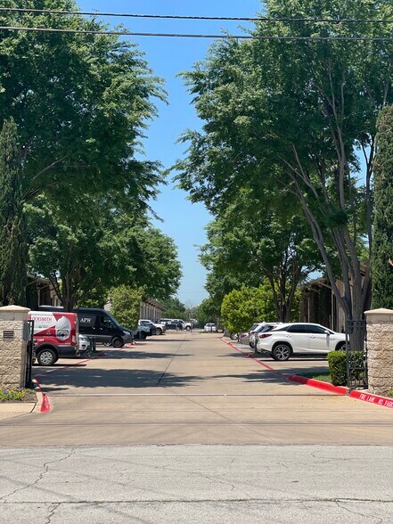 More Photos Of 3738 Haggar Way, Dallas Flex For Sale