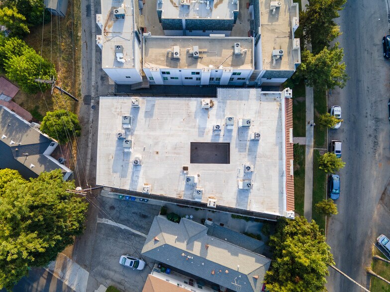 More Photos Of 5358 Circle Dr, Sherman Oaks Apartments For Sale