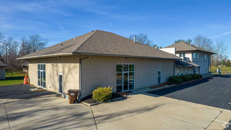 Primary Photo Of 171 Green Meadows Dr S, Lewis Center Office Residential For Sale