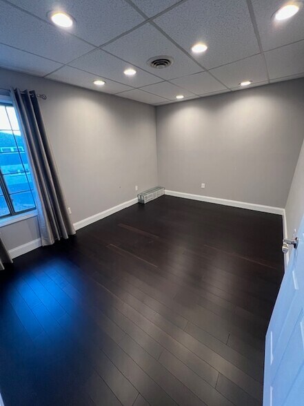 More Photos Of 304 Federal Rd, Brookfield Office For Lease