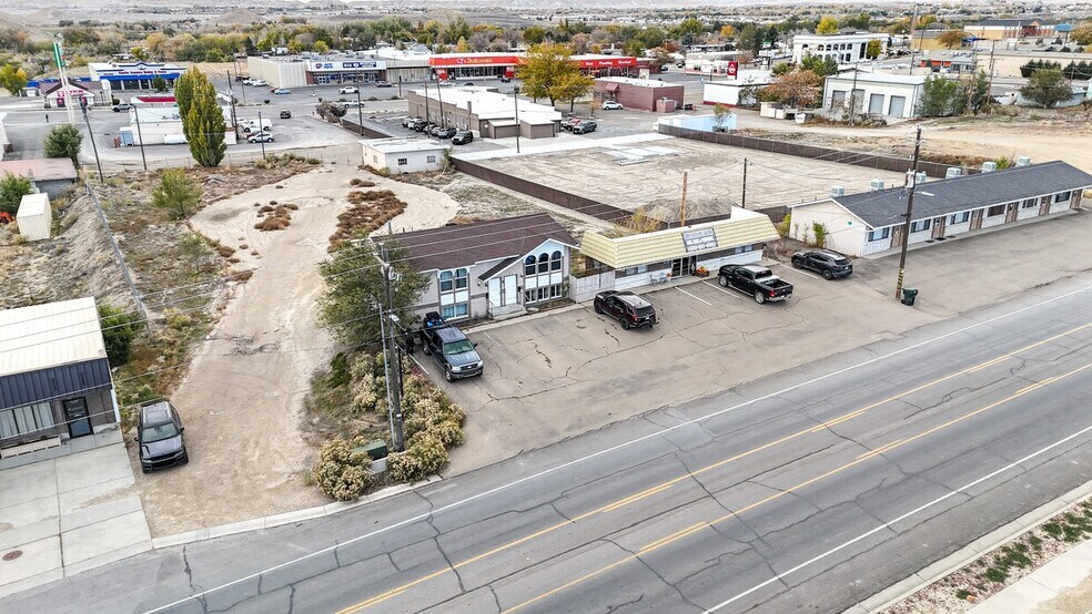 More Photos Of 854 E 100 N, Price Office For Sale