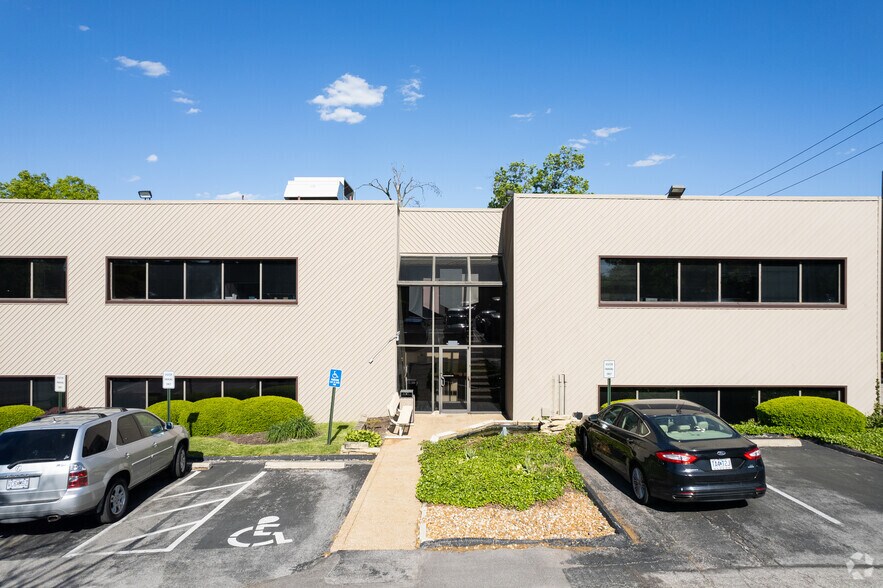 More Photos Of 711 Old Ballas Rd, Creve Coeur Office For Sale
