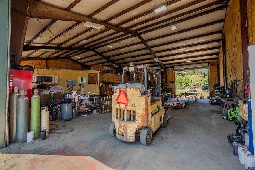 More Photos Of 215 Lawson Ln, Tenmile Warehouse For Sale