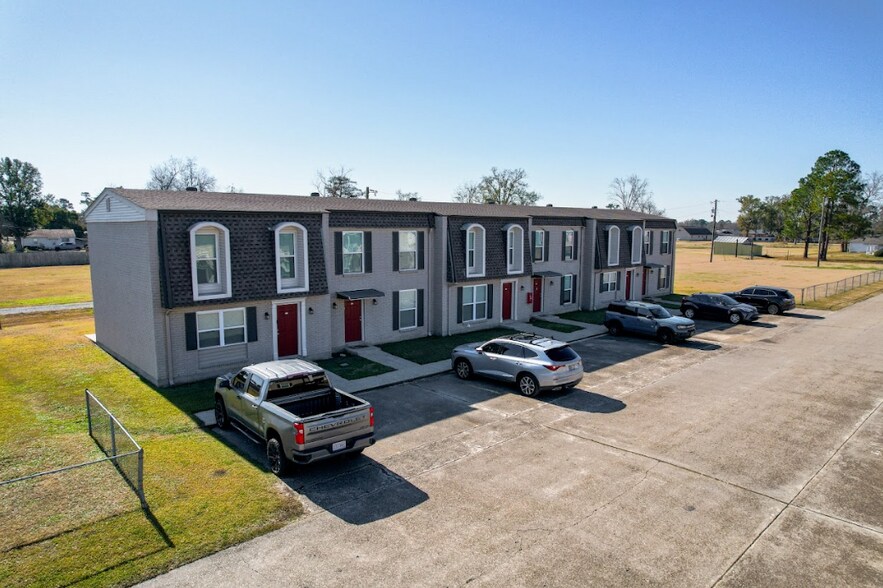 More Photos Of 15909 River Rd, Hahnville Apartments For Sale