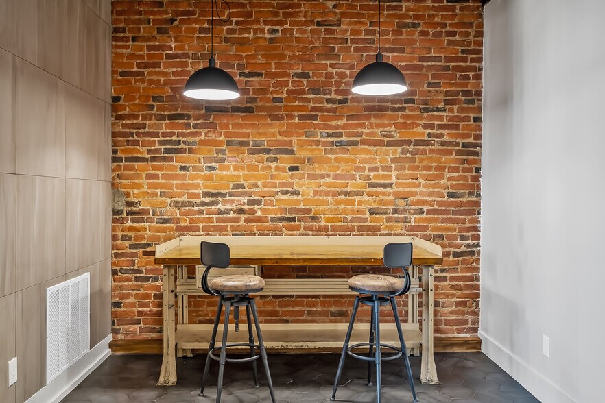 More Photos Of 33 N Sandusky St, Delaware Storefront Retail Office For Lease