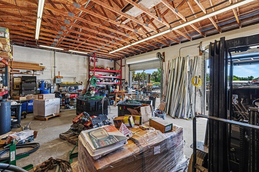 More Photos Of 2012 Aurora Rd, Melbourne Service For Lease