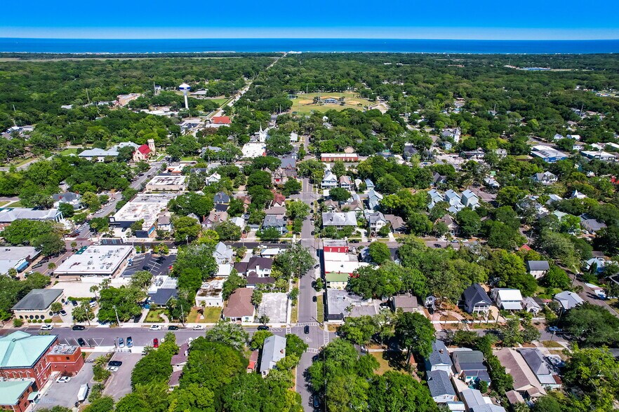 More Photos Of 516 Ash St, Fernandina Beach Freestanding For Lease
