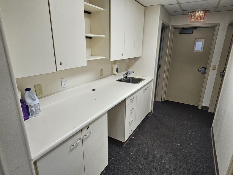 More Photos Of 97 S 4th St, Ishpeming Office For Lease