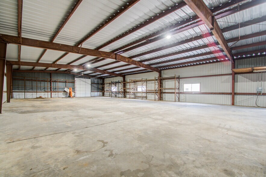 More Photos Of 7002 Bissell Rd, Manvel Manufacturing For Lease