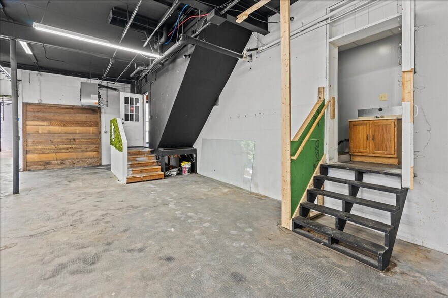 More Photos Of 171-173 Shaker Rd, East Longmeadow General Retail For Sale